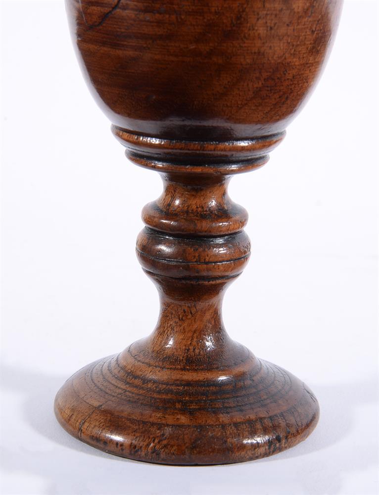 A TREEN GOBLET, FIRST HALF 18TH CENTURY - Image 2 of 5