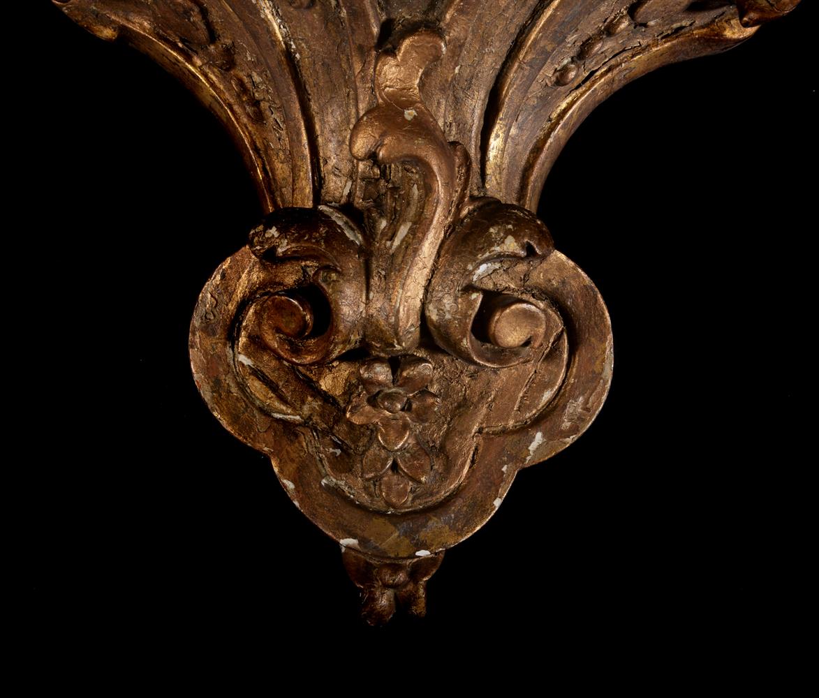 A PAIR OF CARVED GILTWOOD WALL BRACKETS, CIRCA 1730 - Image 3 of 4