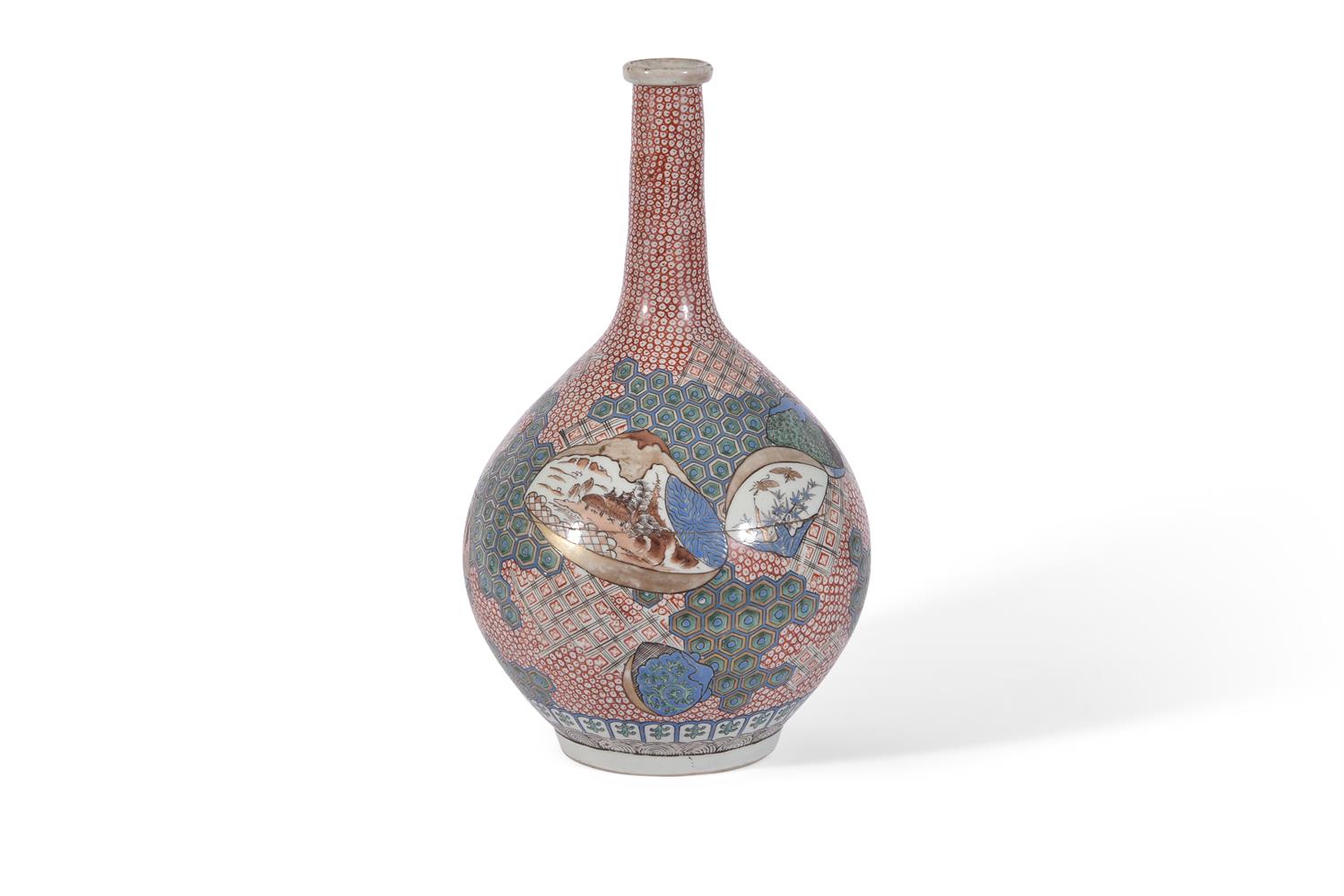 A JAPANESE PORCELAIN BOTTLE VASE MEIJI-TAISHO PERIOD - Image 3 of 11