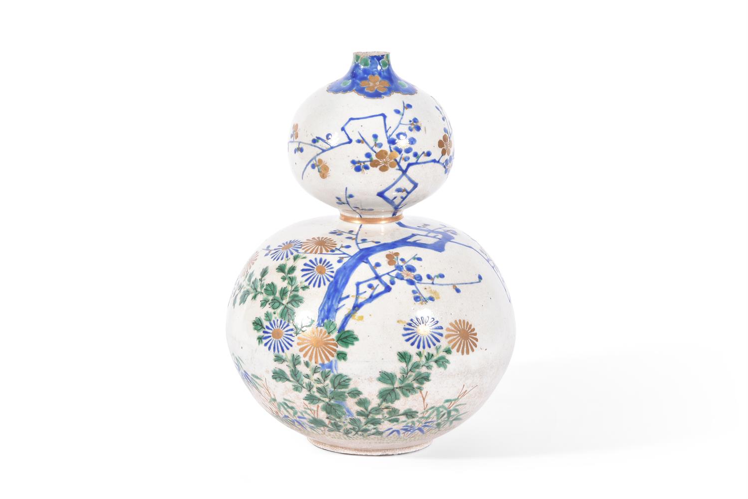 A JAPANESE PORCELAIN BOTTLE VASE MEIJI-TAISHO PERIOD - Image 7 of 11