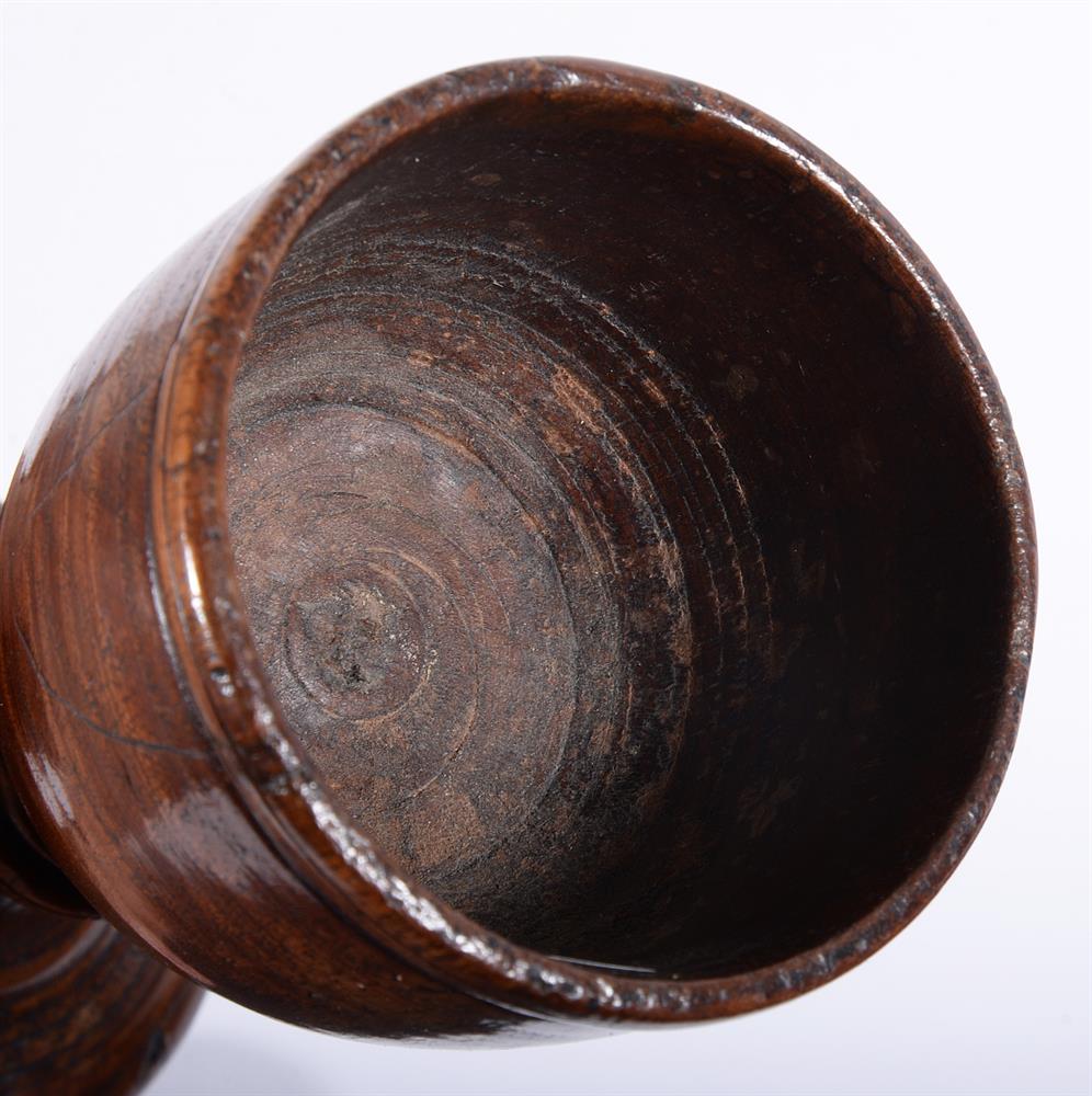 A TREEN GOBLET, FIRST HALF 18TH CENTURY - Image 4 of 5
