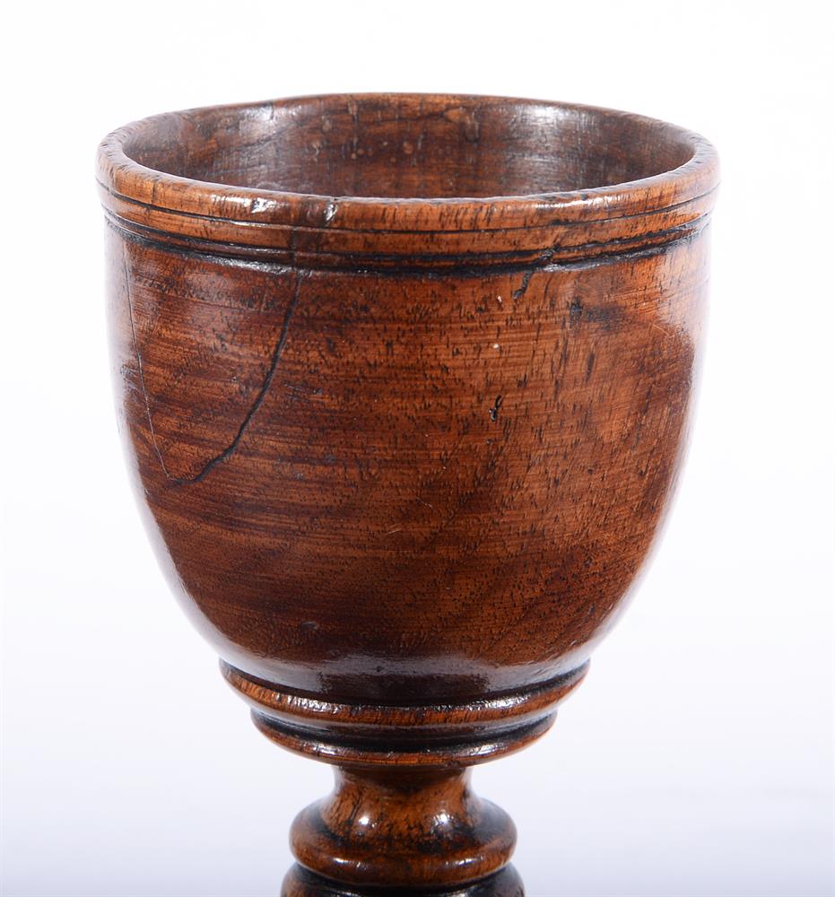 A TREEN GOBLET, FIRST HALF 18TH CENTURY - Image 3 of 5