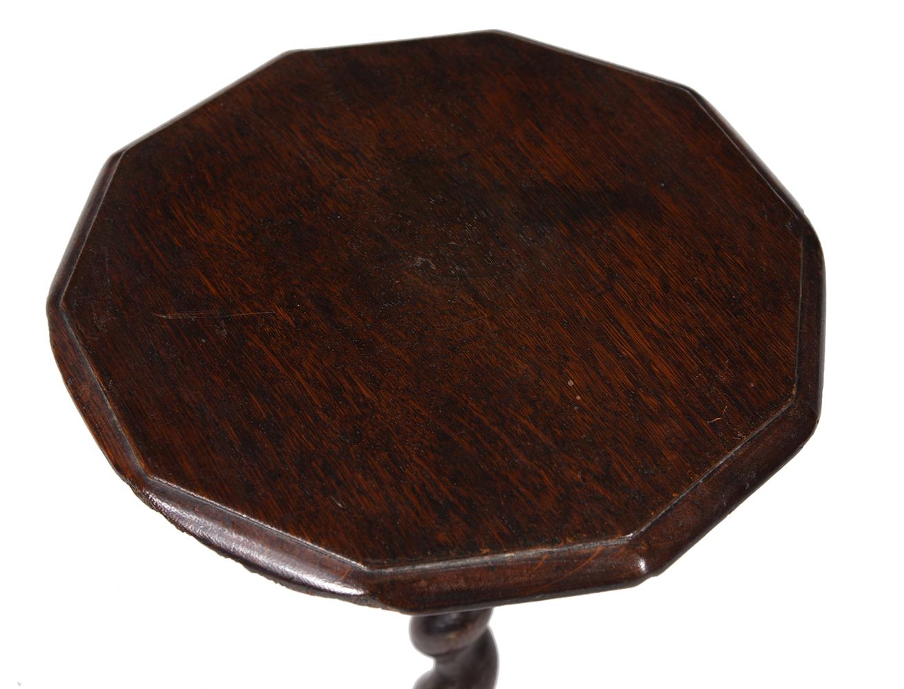 A WILLIAM & MARY OAK PEDESTAL TABLE, CIRCA 1690 - Image 3 of 3