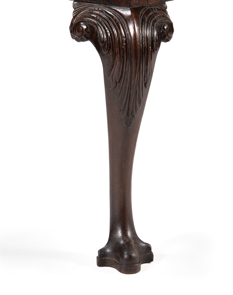 AN AMERICAN MAHOGANY SIDE OR 'DRESSING' TABLE,CIRCA 1760 - Image 5 of 6