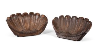 A PAIR OF GEORGE II CARVED OAK SHELL ORNAMENTS, MID-18TH CENTURY