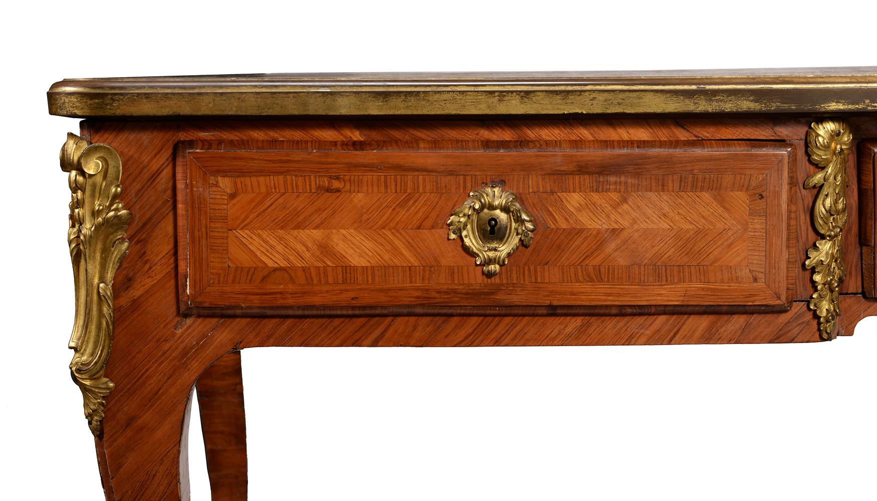 Y A LOUIS XV/XVI TRANSITIONAL KINGWOOD, CROSS BANDED AND ORMOLU MOUNTED BUREAU PLAT, CIRCA 1775 - Image 4 of 7