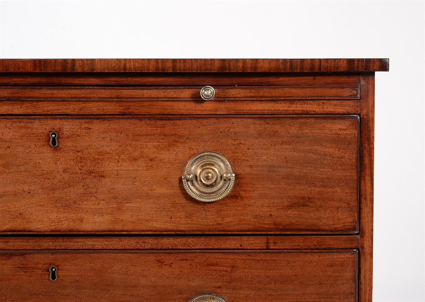 A GEORGE III MAHOGANY CHEST OF DRAWERS, CIRCA 1790 - Image 4 of 4