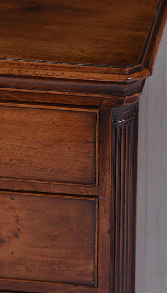 A GEORGE III MAHOGANY CHEST OF DRAWERS, CIRCA 1770 - Image 5 of 7