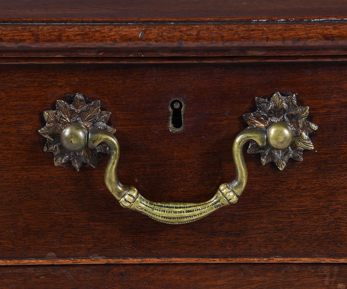 A GEORGE III MAHOGANY CHEST OF DRAWERS, CIRCA 1780 - Image 2 of 4