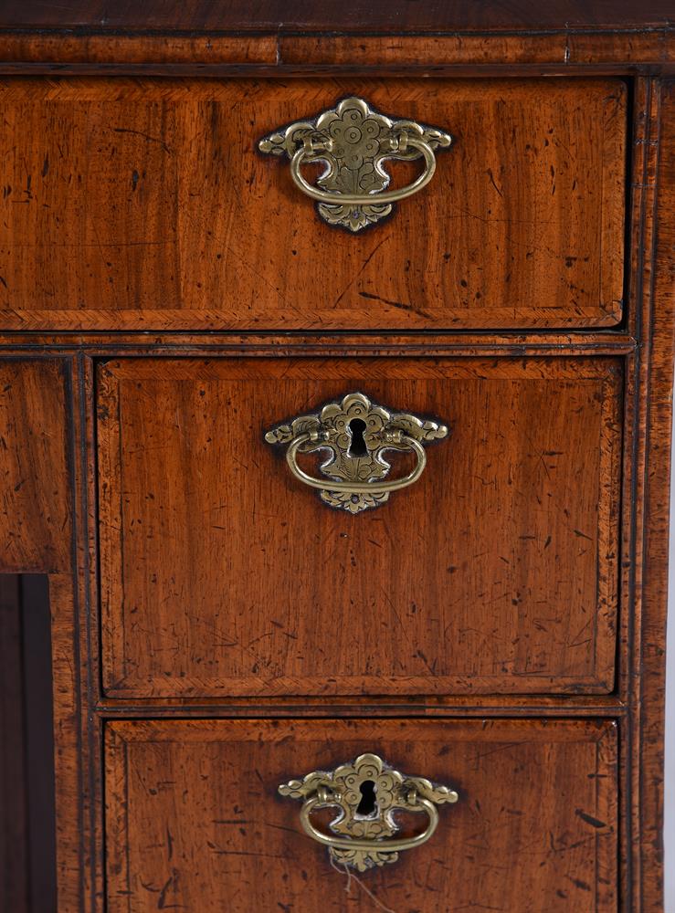 A QUEEN ANNE WALNUT AND FEATHER BANDED KNEEHOLE DESK, CIRCA 1710 - Image 3 of 4