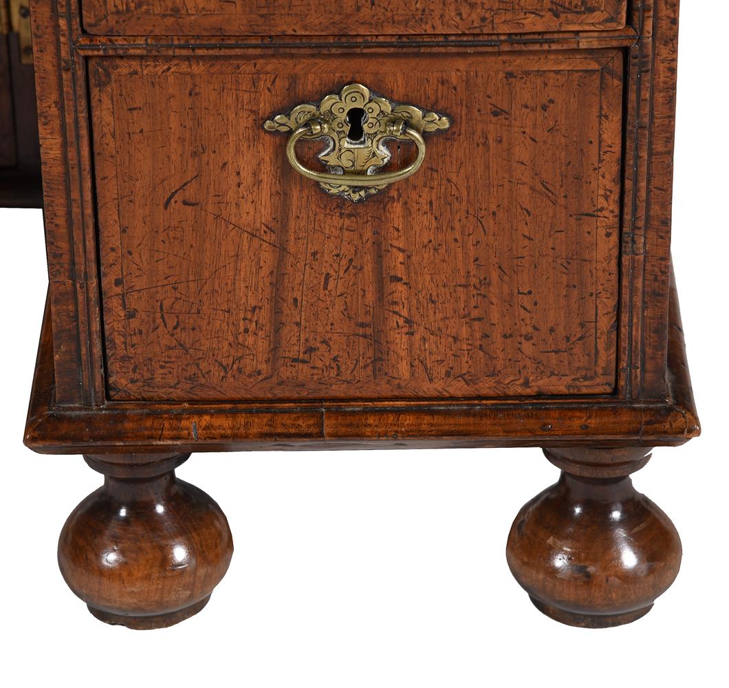 A QUEEN ANNE WALNUT AND FEATHER BANDED KNEEHOLE DESK, CIRCA 1710 - Image 4 of 4