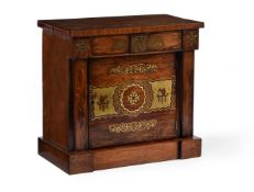 Y A REGENCY ROSEWOOD AND BRASS INLAID TABLE CABINET, CIRCA 1820