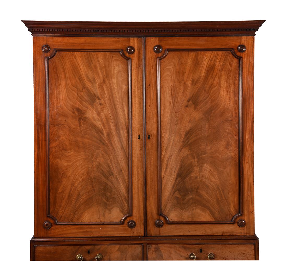 A GEORGE III MAHOGANY CLOTHES PRESS IN THE MANNER OF HENRY KETTLE, CIRCA 1780 - Image 2 of 5