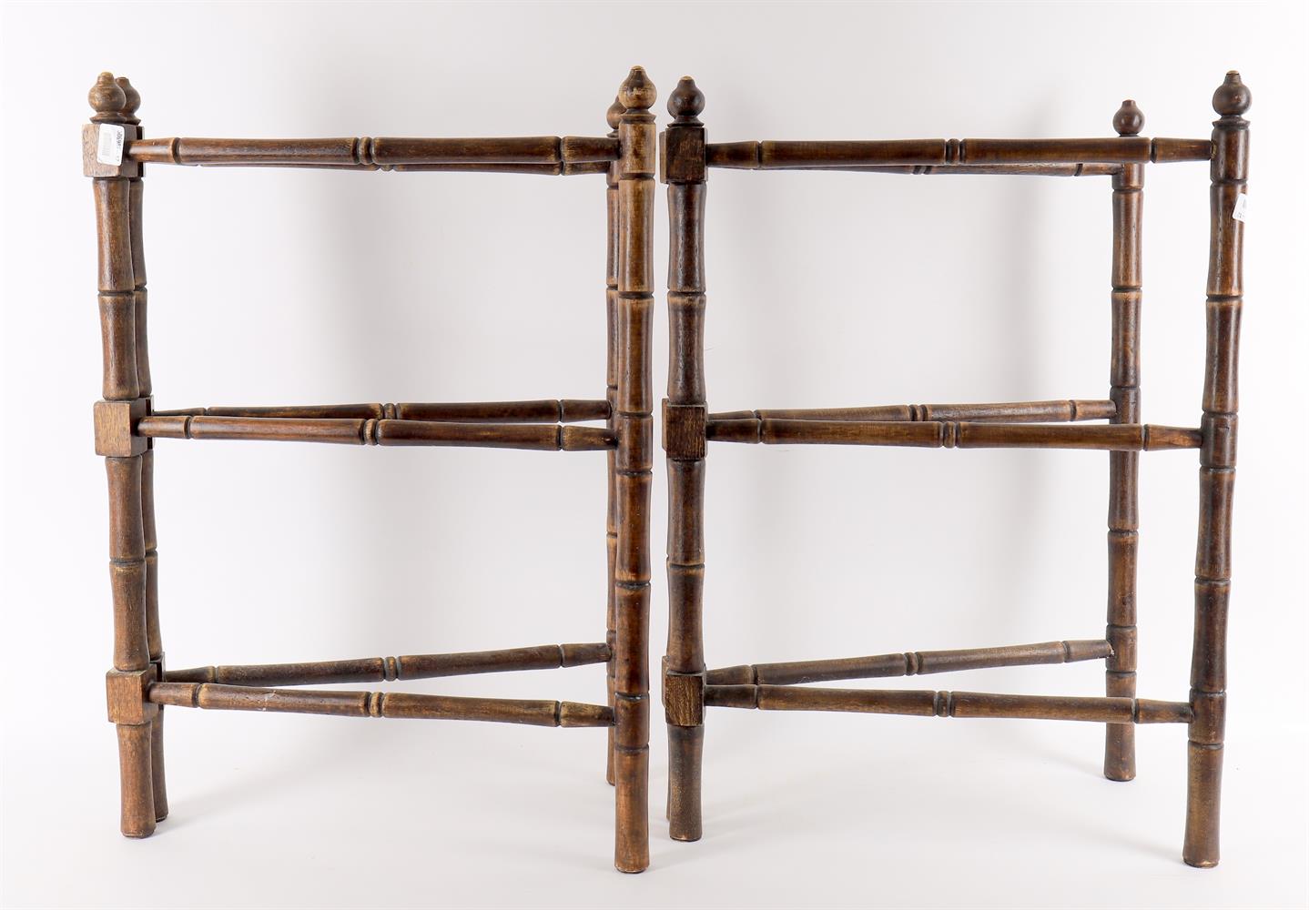 A pair of turned beech and brass mounted towel rails - Image 2 of 4