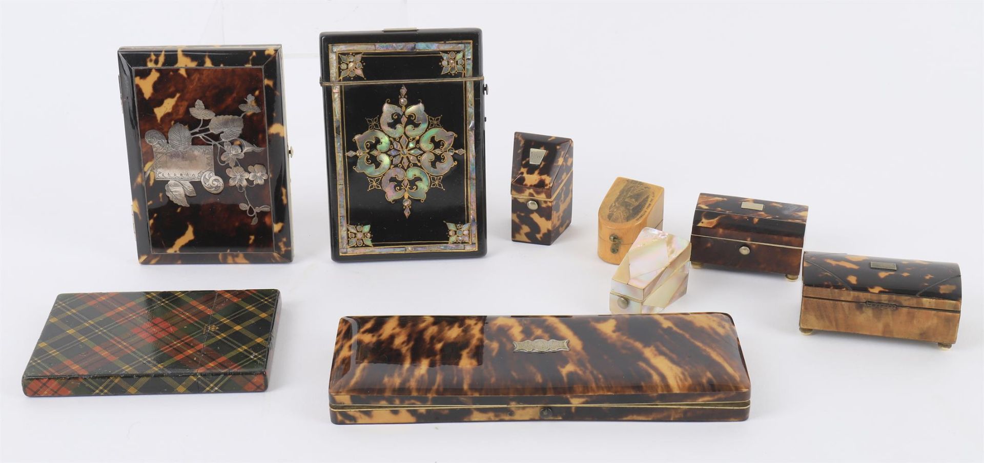 Y Late Victorian boxes to include a tortoiseshell and white metal inlaid visiting card case - Image 2 of 2