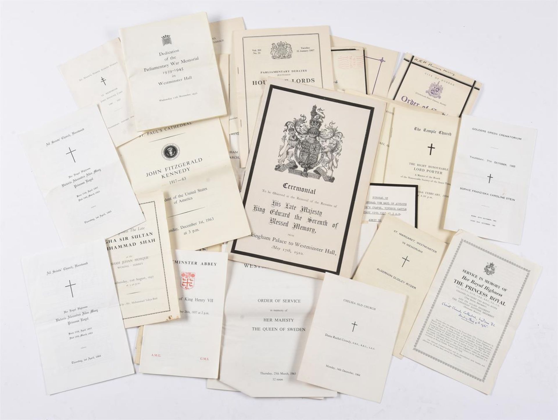 Ɵ An assortment of approximately 100 funeral ephemera items