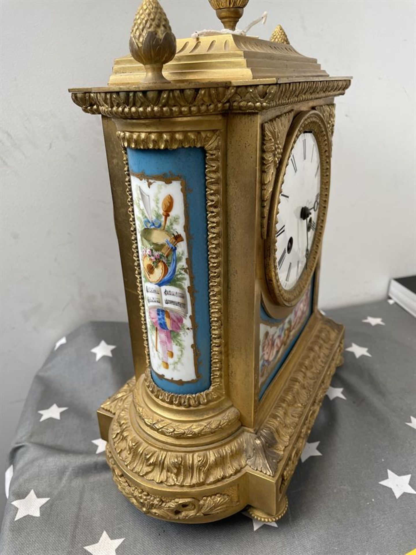 Jean Baptiste Delettrez- a late 19th century French gilt metal and porcelain mounted mantel clock - Image 7 of 15