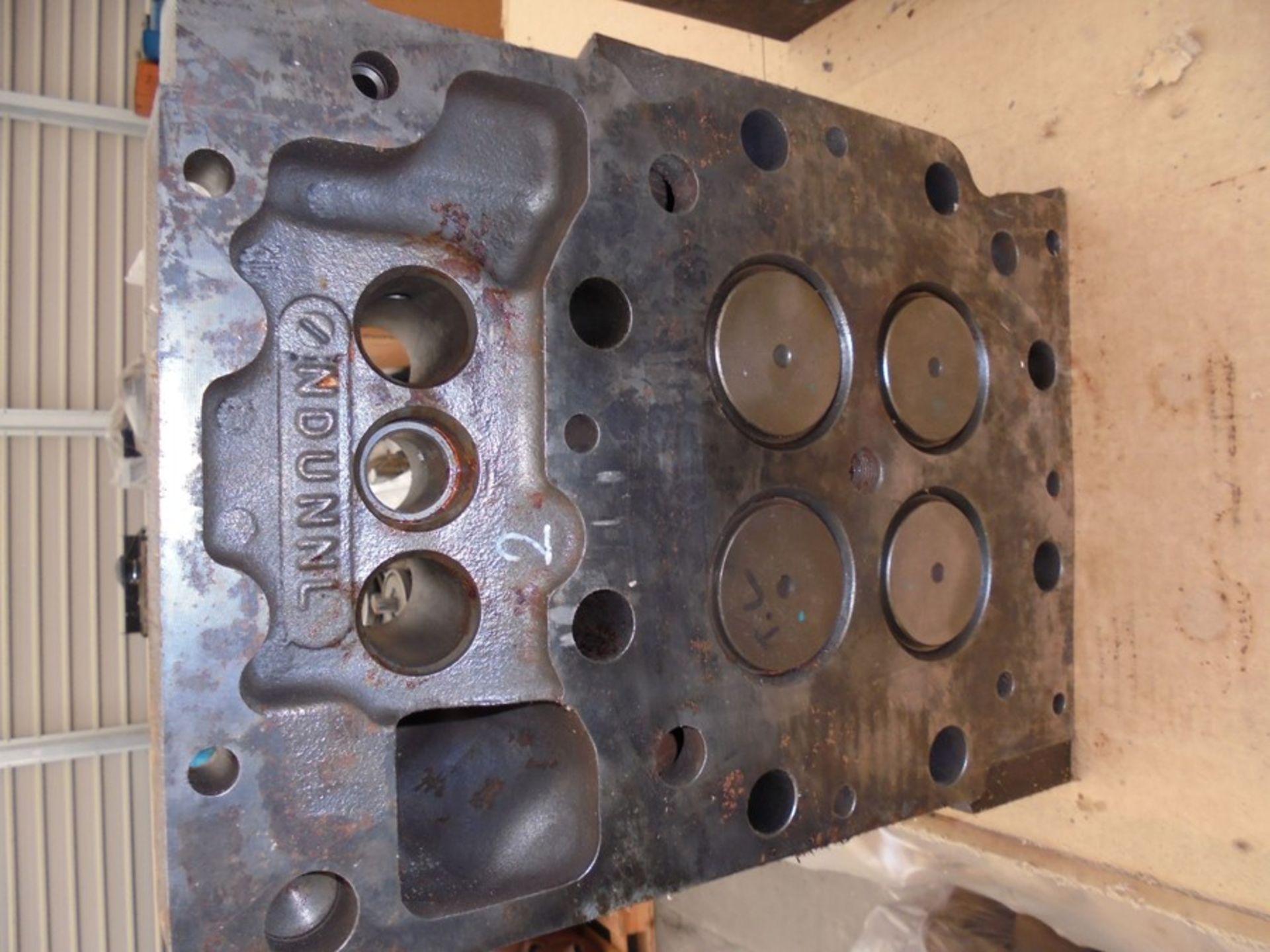 8 x used Caterpillar 3516 cylinder head, part numbers 205-1560 and 20R3547s (mostly without valves). - Image 5 of 6