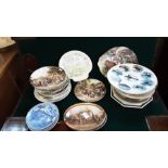 A quantity of assorted cabinet and wall hanging plates to include Wedgwood and Doulton farm