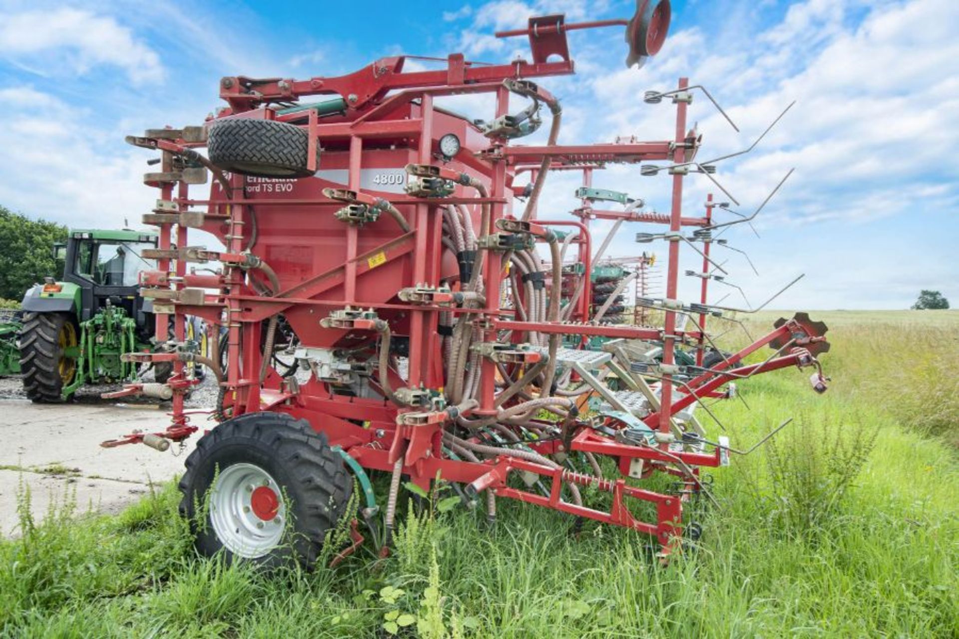 Kverneland 4.8m tine drill with levelling board. - Image 2 of 2