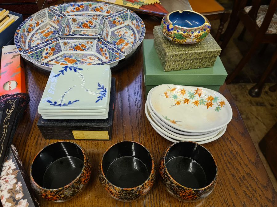 Box lot of oriental lacquered and porcelain dishes, coasters, quantity of assorted chopsticks, - Image 3 of 5