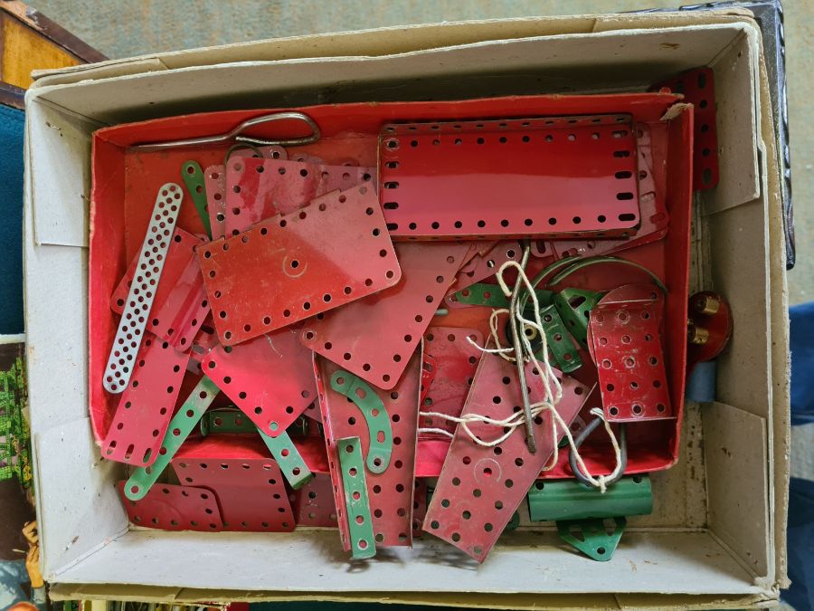 A mixed lot of vintage Meccano including clockwork and electric motors, fittings, wheels red and - Image 2 of 6