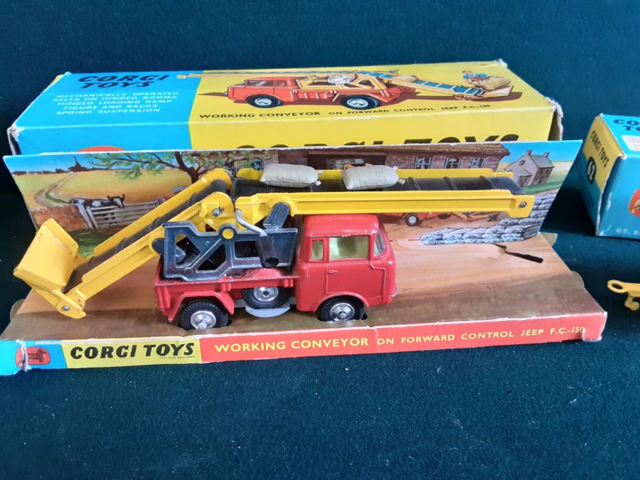 Mixed Corgi lot to include working conveyor on forward control Jeep FC 150, Corgi Massey Ferguson 65 - Image 5 of 7