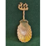 An imported .925 silver caddy spoon with shell bowl and Norse boat handle, 15g.