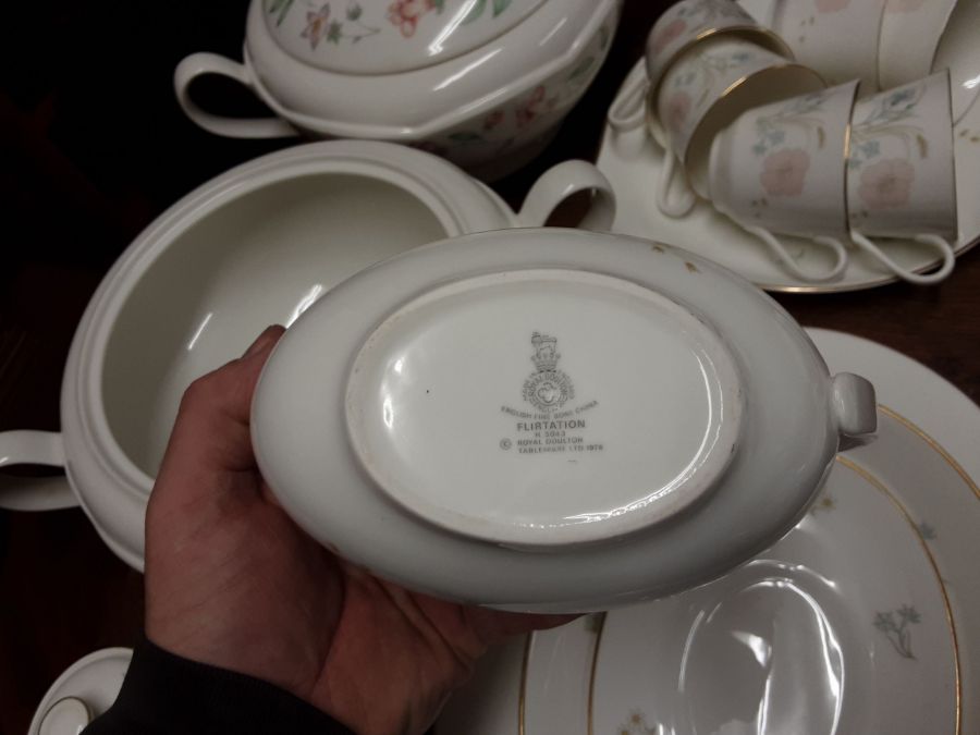 Royal Doulton Flirtation pattern tea and dinner service 6 place setting, comprising 49 pieces - Image 4 of 5