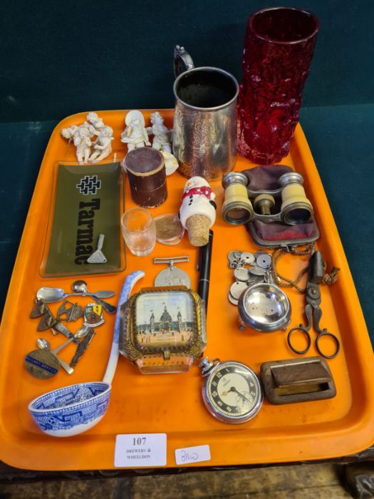 Mixed tray lot to include small continental figures, gilt jewel box, various silver and gilt metal