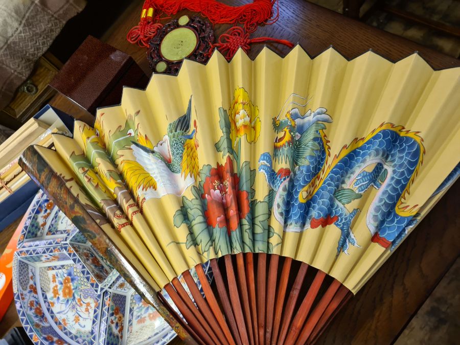 Box lot of oriental lacquered and porcelain dishes, coasters, quantity of assorted chopsticks, - Image 4 of 5