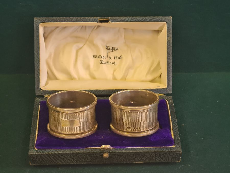 A pair of Broadway & Co engine turned napkin rings, Birmingham 1936 in associated Walker & Hall - Image 4 of 5