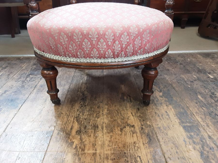 Edwardian walnut tub chair with turned and reeded supports and front legs. - Image 2 of 4