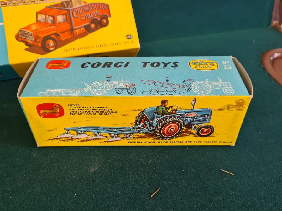 Corgi Major No. 1121 Chipperfields Circus crane truck, a Corgi gift set No. 13 Fordson Power Major - Image 2 of 7