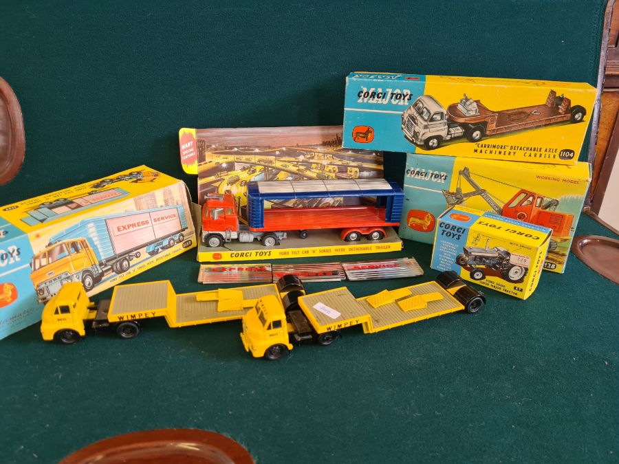 Mixed Corgi lot to include Corgi Major 1137 Ford tilt cab 'H' series with detachable trailer,