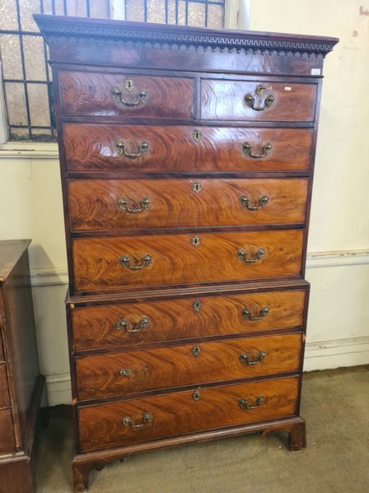 George III mahogany flame veneer 8 drawer tallboy with Greek key and dental pediment, later - Image 3 of 4