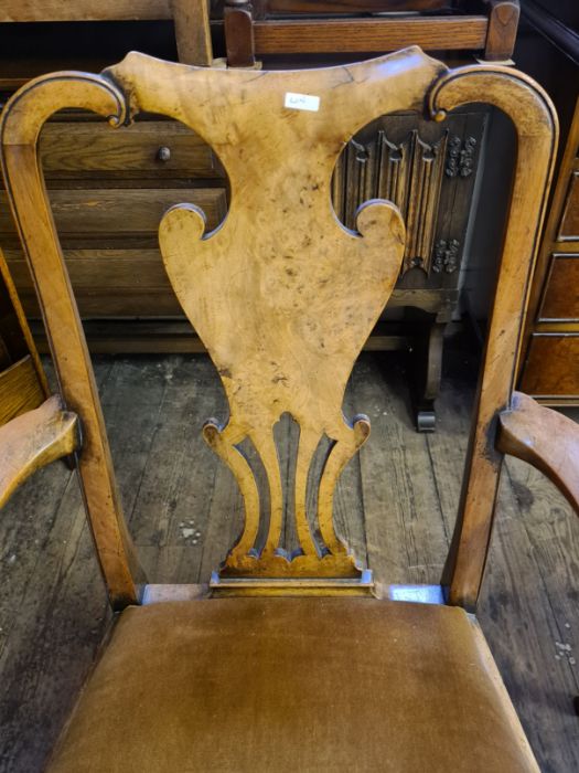 A pair of Victorian burr walnut vase splat, Queen Ann leg, dining chairs. - Image 2 of 4