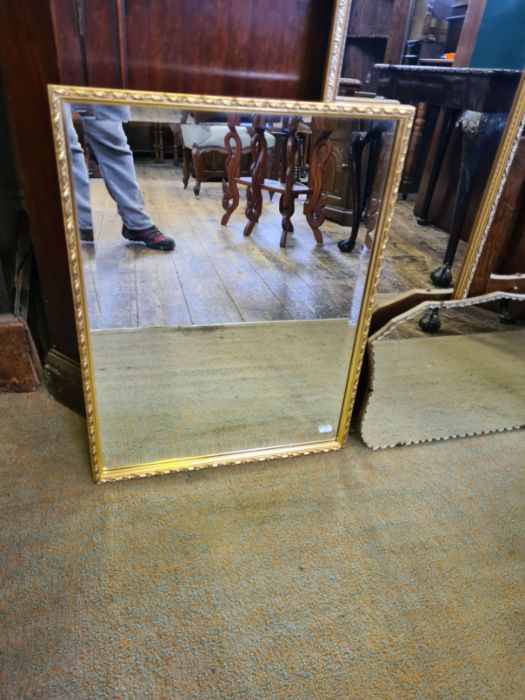 2 gilt framed mirrors, oak framed mirror and a bevel edged wall hanging mirror. - Image 2 of 4