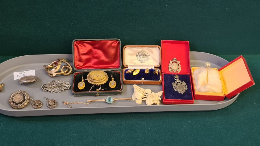 Tray lot of Victorian and later silver and gilt metal jewellery to include silver earring and brooch