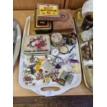 Mixed tray lot comprising pocket watches, enamel badges, vintage lighters, pocket knives,