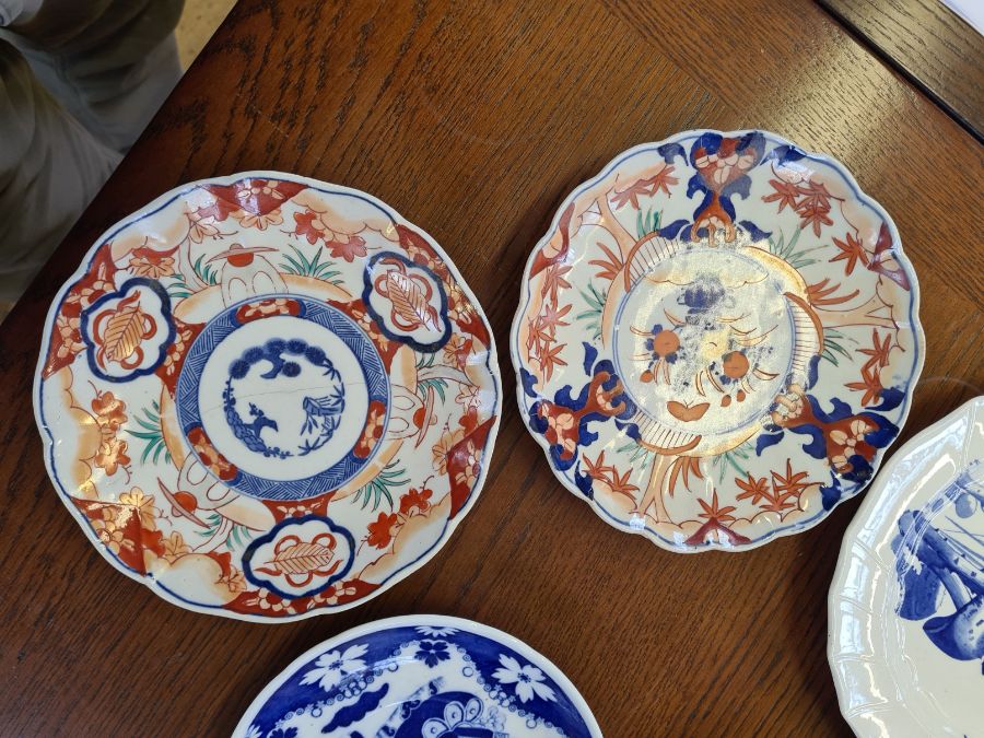 2 x Brown Westhead & Moore pictorial blue and white plates and a pair of Imari dishes. - Image 4 of 5