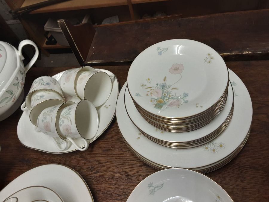 Royal Doulton Flirtation pattern tea and dinner service 6 place setting, comprising 49 pieces - Image 2 of 5