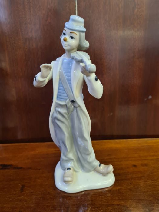 Lladro glazed figure of a young girl with a basket and a similar figure of a violin playing clown. - Image 5 of 6