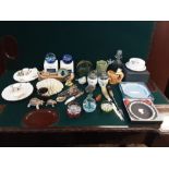 Mixed tray lot comprising boxed Wedgwood and Aynsley china, Wade brush pot, Beswick bird, horn