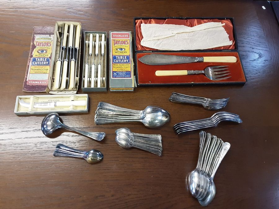 Tray lot of assorted cased cutlery to include dinner knives, Walker & Hall fish serving set and a