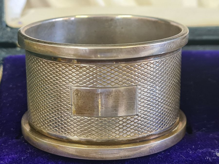 A pair of Broadway & Co engine turned napkin rings, Birmingham 1936 in associated Walker & Hall - Image 3 of 5
