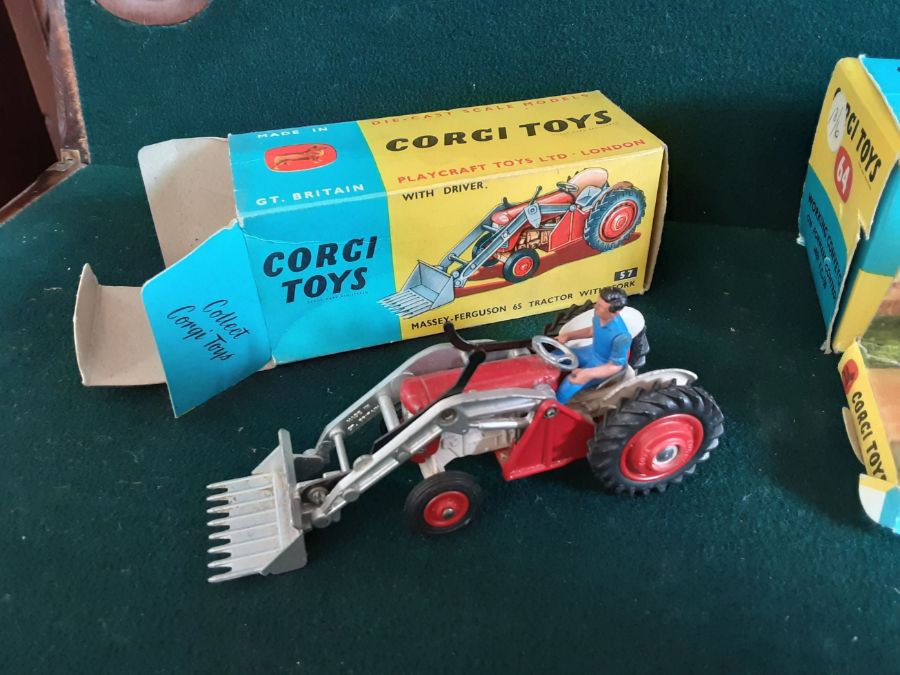 Mixed Corgi lot to include working conveyor on forward control Jeep FC 150, Corgi Massey Ferguson 65 - Image 4 of 7