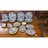 Collection of 19 pieces of Spode Italian design table ware to include bowls, plates, dishes, etc.