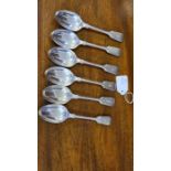 A set of 6 Walker & Hall silver fiddle pattern spoons, Sheffield 1909, 336g.