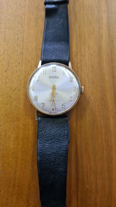 A Romer 9ct gold gentleman's wrist watch, Arabic numeral dial and subsidiary second hand in